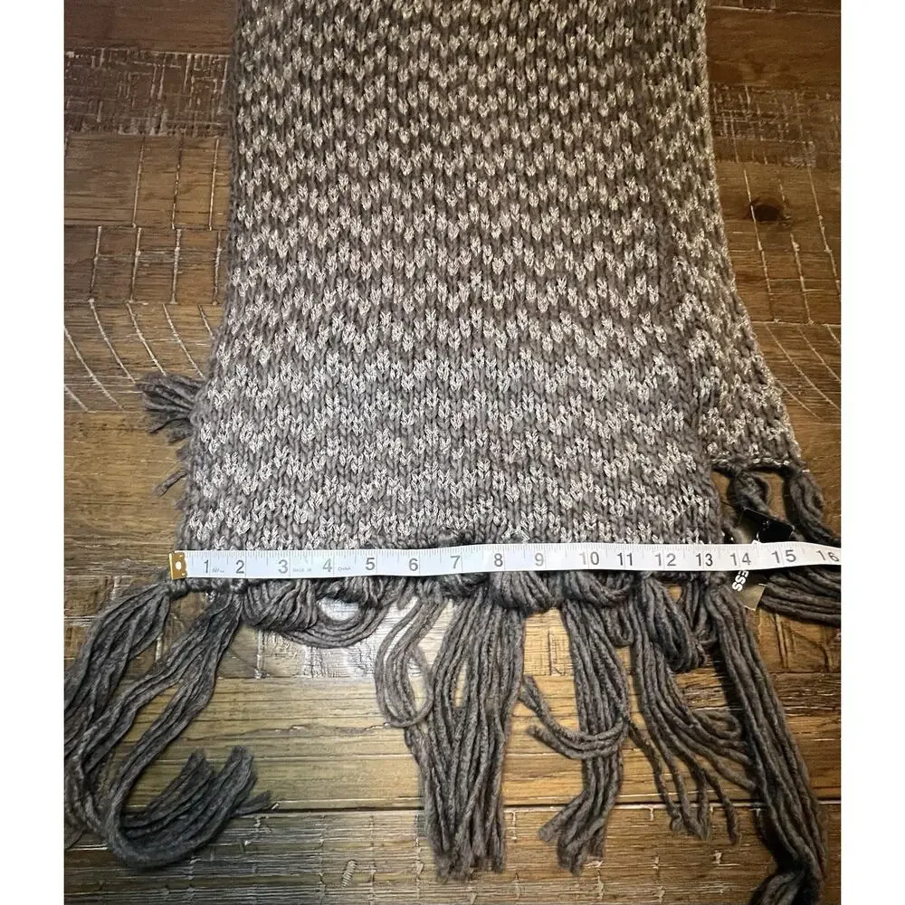 Express Women’s Knit Scarf NWT Gold Embellishments Some Snags Fringe On Ends
